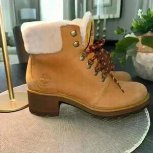 Timberland Women's Kinsley 6 Inch Wheat Boots With fur collar